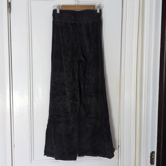 Lululemon Loungers - Picture 2 of 6